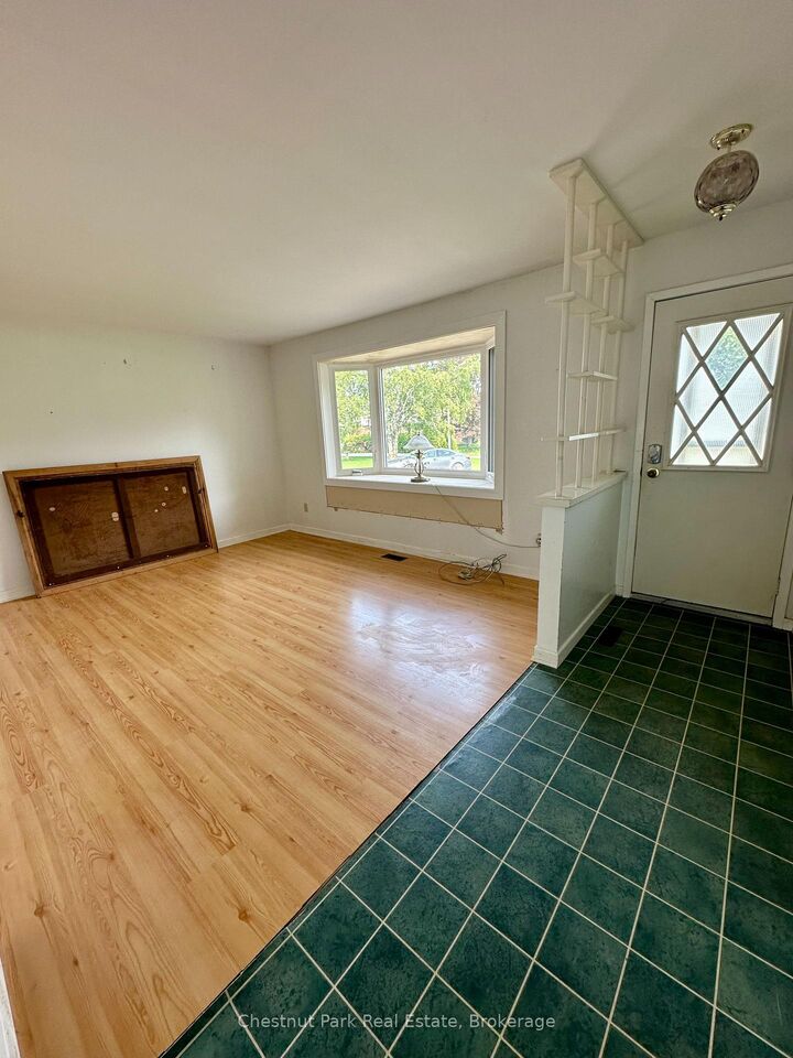 Property Photo:  14 Brock Crescent  ON L9Y 2L5 