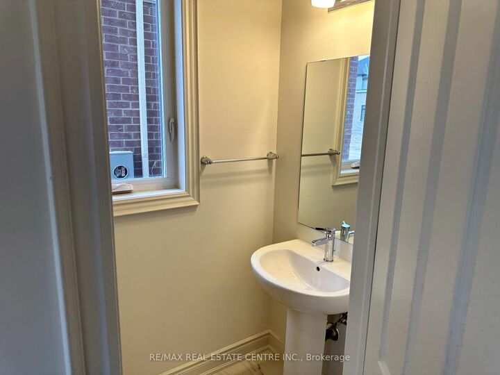 Property Photo:  214 Elliot Avenue W  ON N1M 2W3 