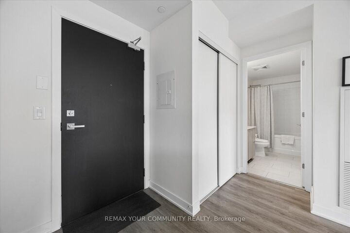 Property Photo:  430 Roncesvalles Avenue 404  ON M6R 0A6 