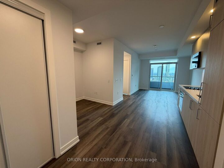 Property Photo:  5 Meadowdale Road 2109  ON L4K 0C7 