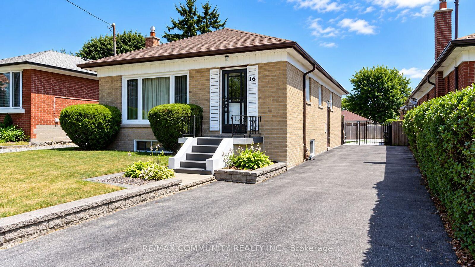 Property Photo:  75 Kootenay Crescent  ON M1J 1S1 