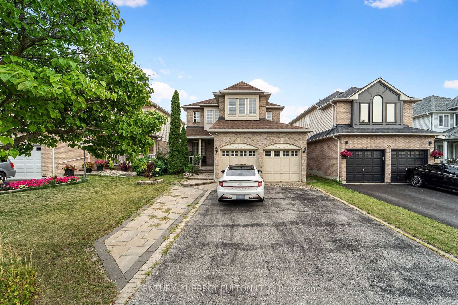 Property Photo: 35 Weldon Street ON L1R 2T5