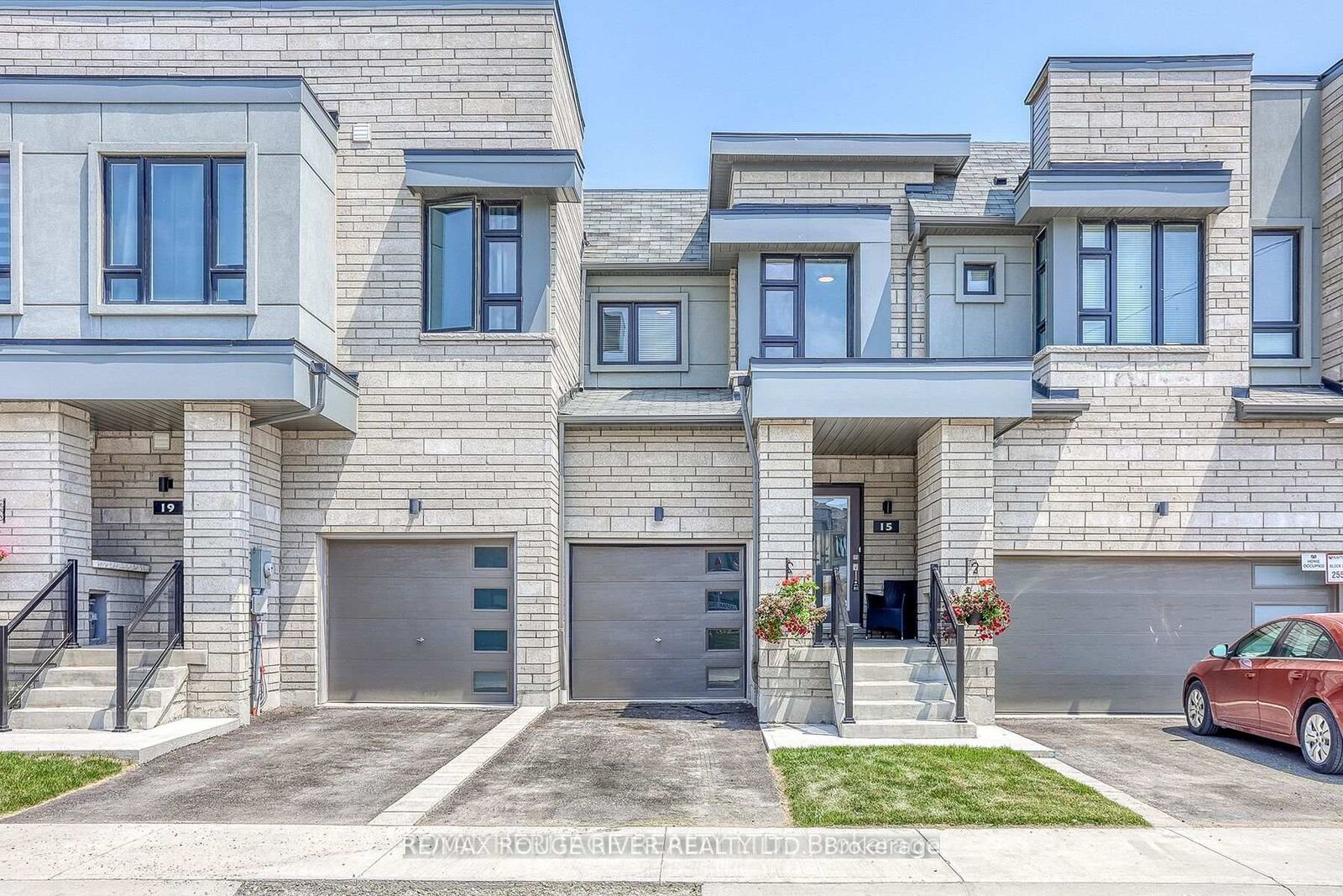 Property Photo:  19 Caspian Square  ON L7C 3N1 