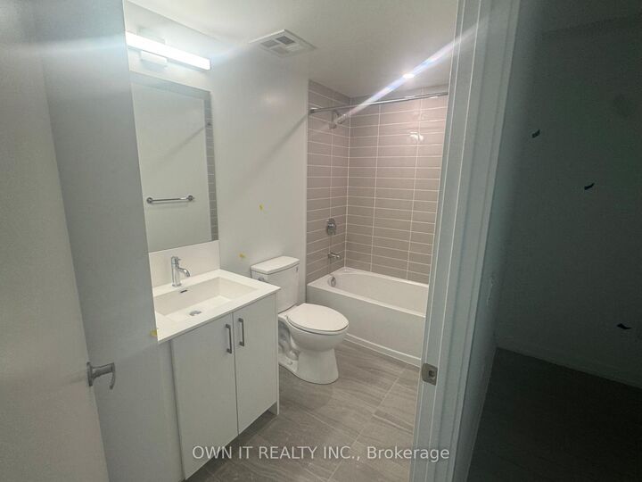 Property Photo:  4010 Eglinton Avenue W 1811  ON M9A 4M2 