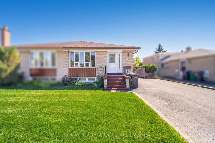 Property Photo:  61 Avondale Boulevard  ON L6T 1H1 