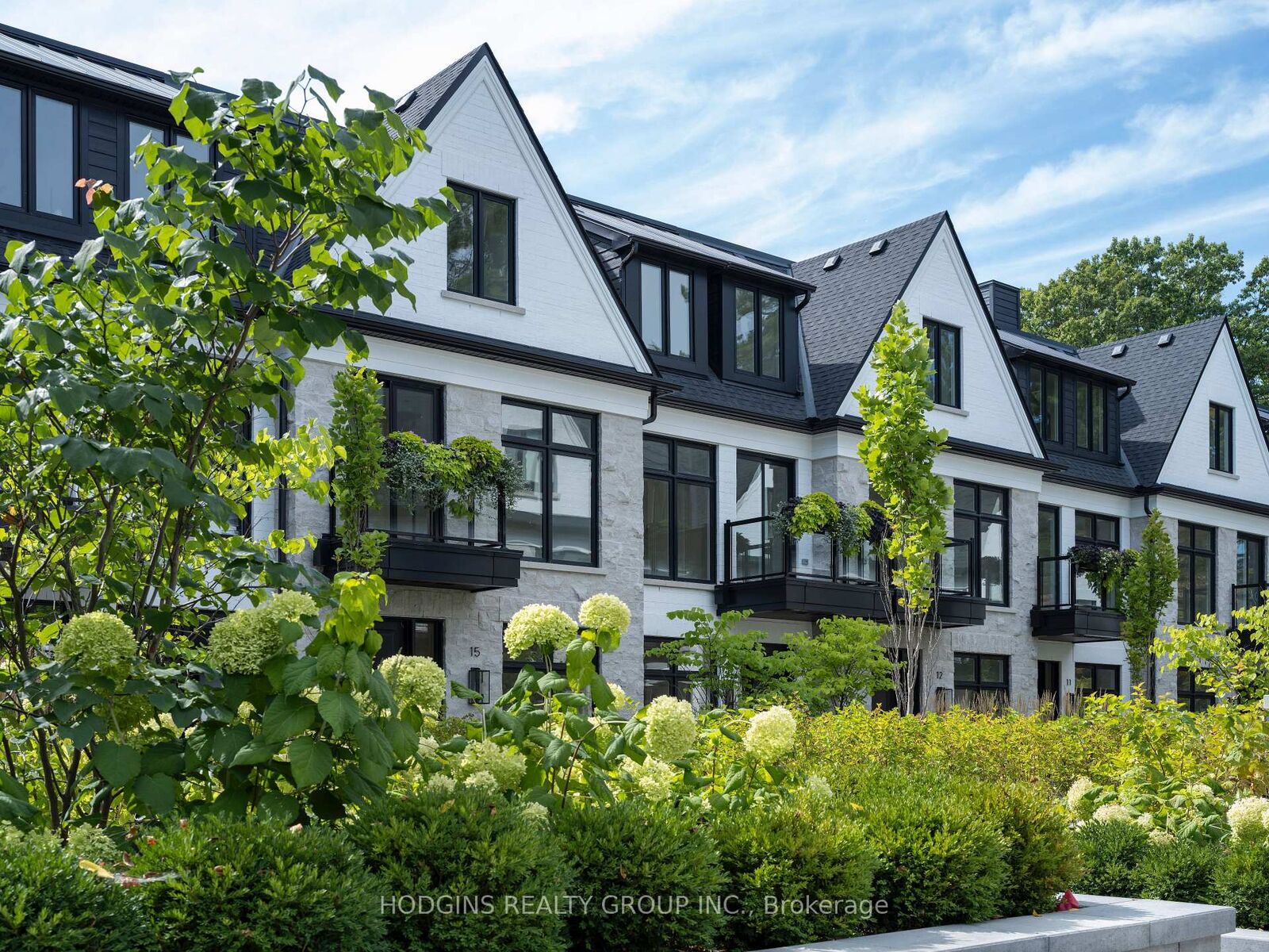 Property Photo:  1136 Mona Road 4  ON L5G 0C8 