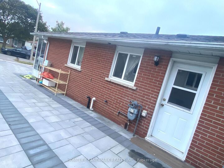 Property Photo:  3320 Grechen Road Lower  ON L5C 1X9 