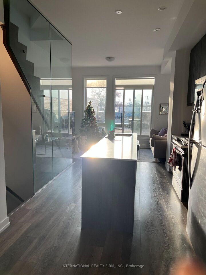 Property Photo:  48 Perth Avenue  ON M6R 0A8 