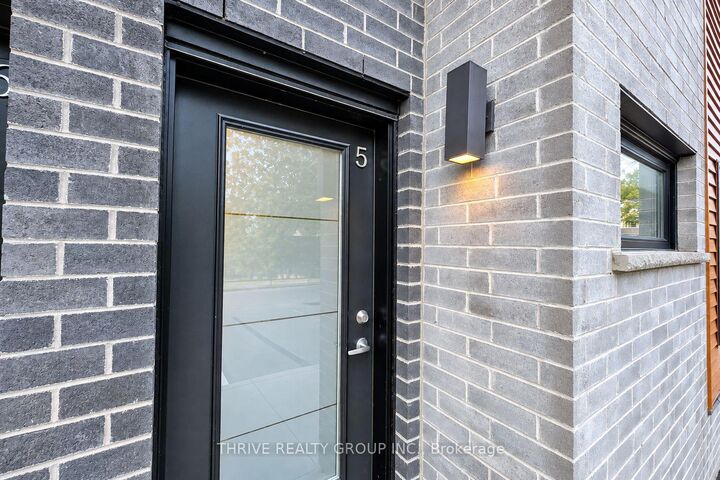 Property Photo:  147 Pond Mills Road S 5  ON N5Z 3X3 