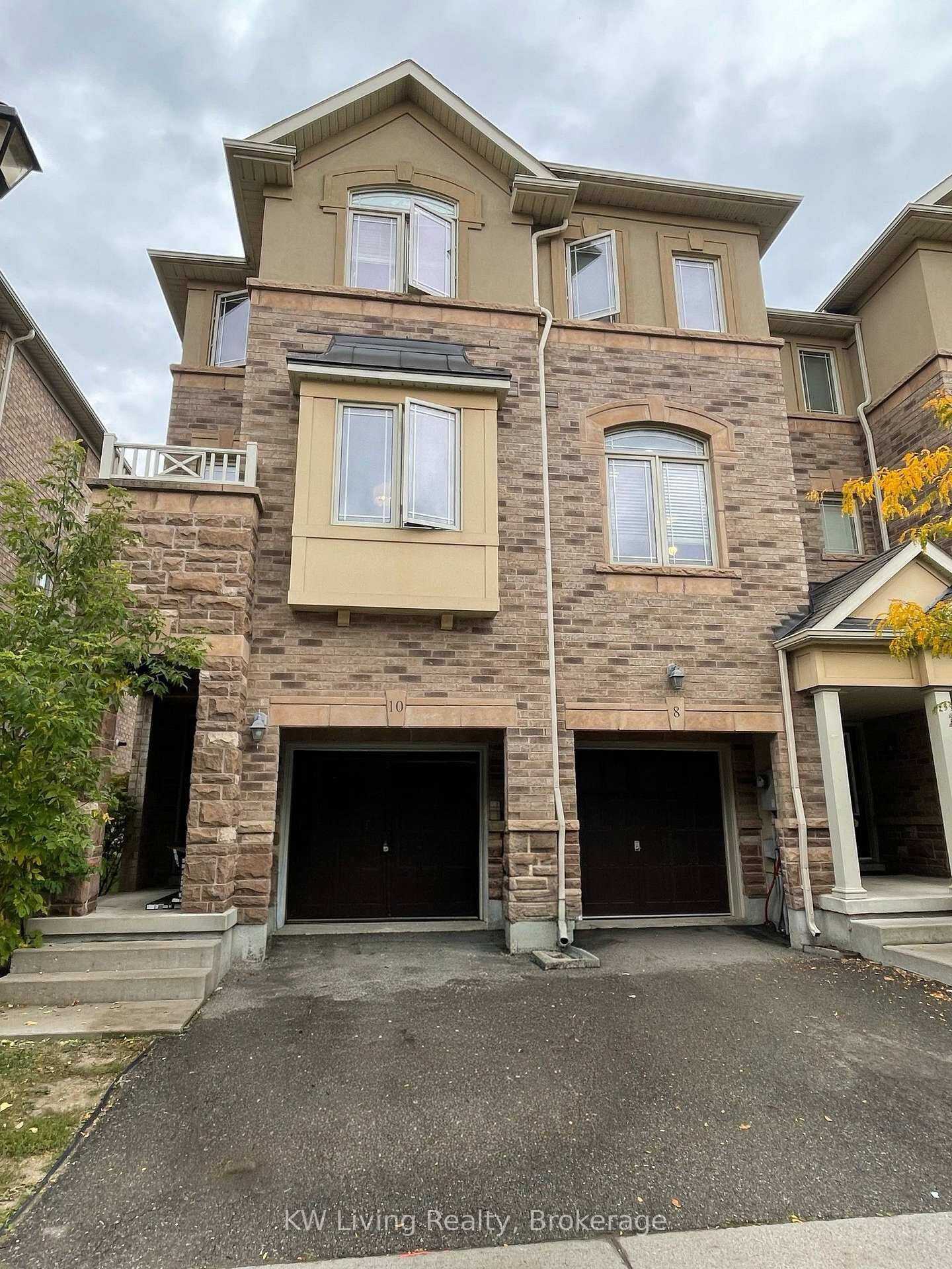 Property Photo:  6625 Falconer Drive 10  ON L5N 0C7 