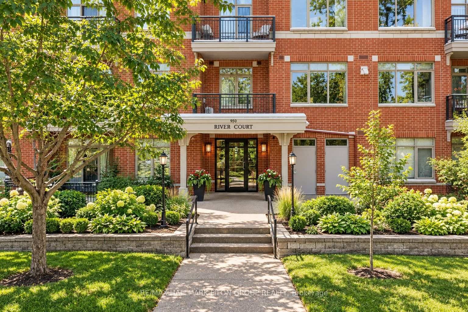 Property Photo:  950 Marguerite Avenue 109  ON K1K 3T8 