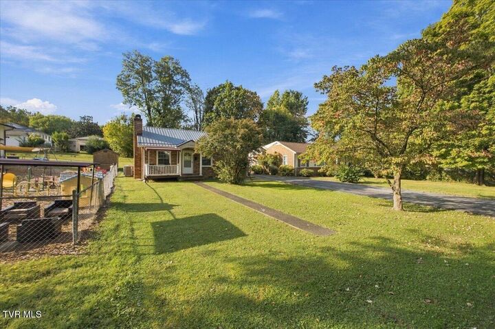 Property Photo: 1205 East Chilhowie Avenue TN 37601