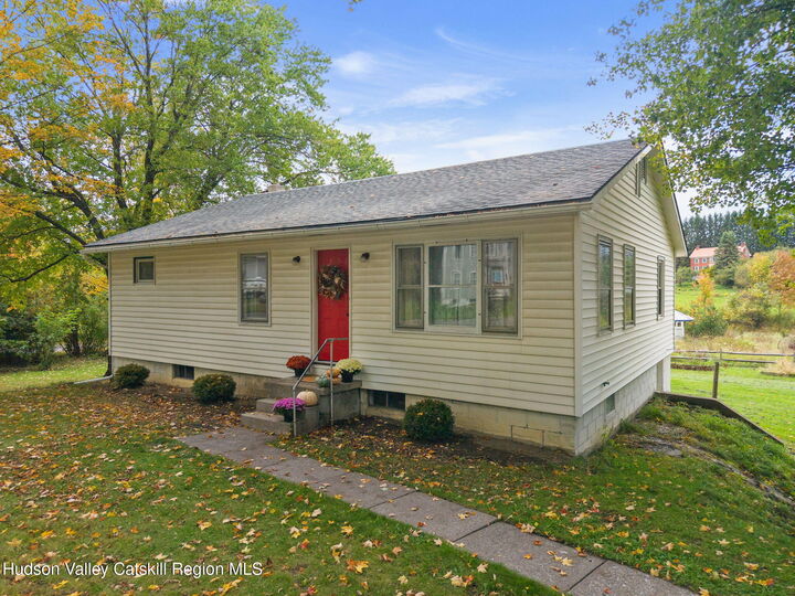 Property Photo:  719 Mineral Springs  NY 12043 