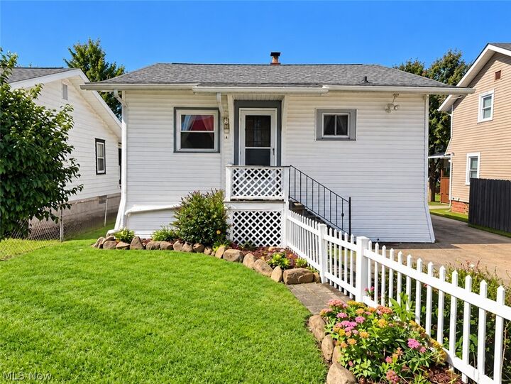 Property Photo:  1131 Murray Avenue  OH 44310 