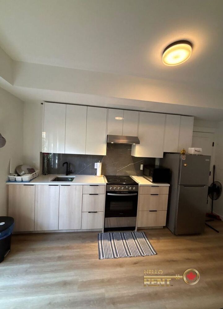 Property Photo:  237 Ridgeway Avenue 6A  BC V7L 0H6 