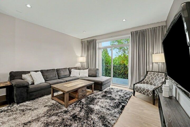 Property Photo:  1708 King George Boulevard 8  BC V4A 4Z8 