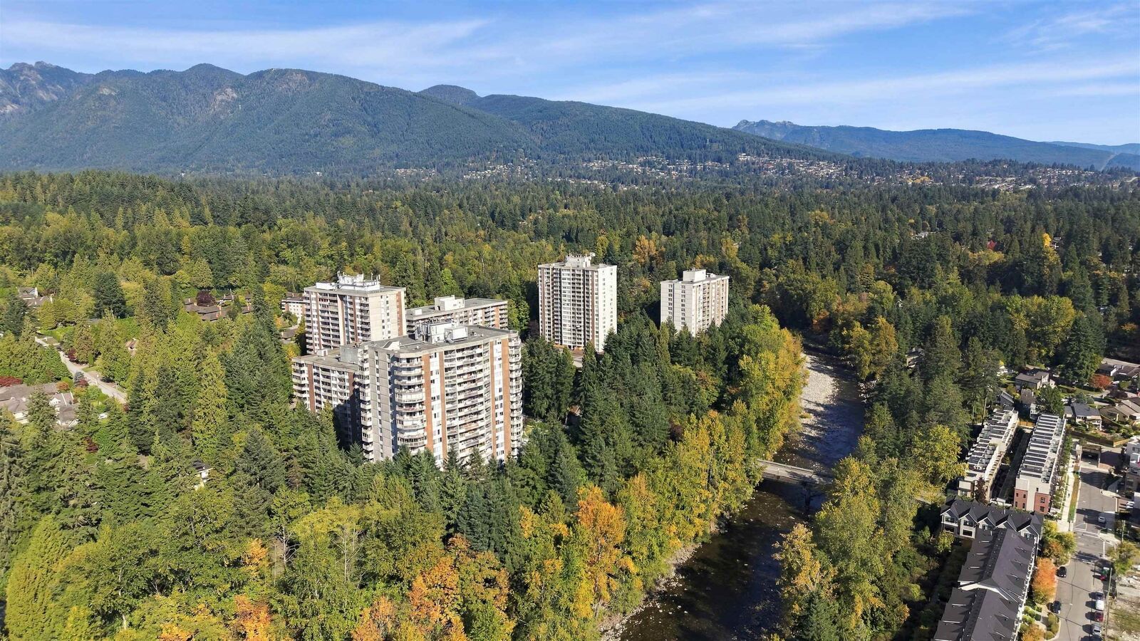 Property Photo:  2024 Fullerton Avenue 403  BC V7P 3G4 