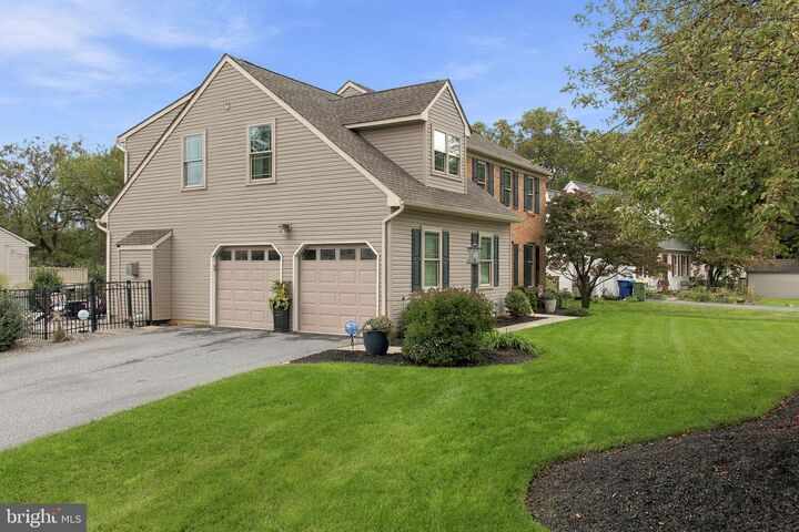 Property Photo:  600 Redwood Drive  PA 17602 