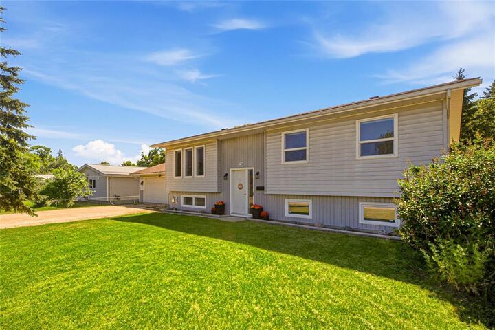 Property Photo:  31 First Street Northwest  MB R1A 1P9 