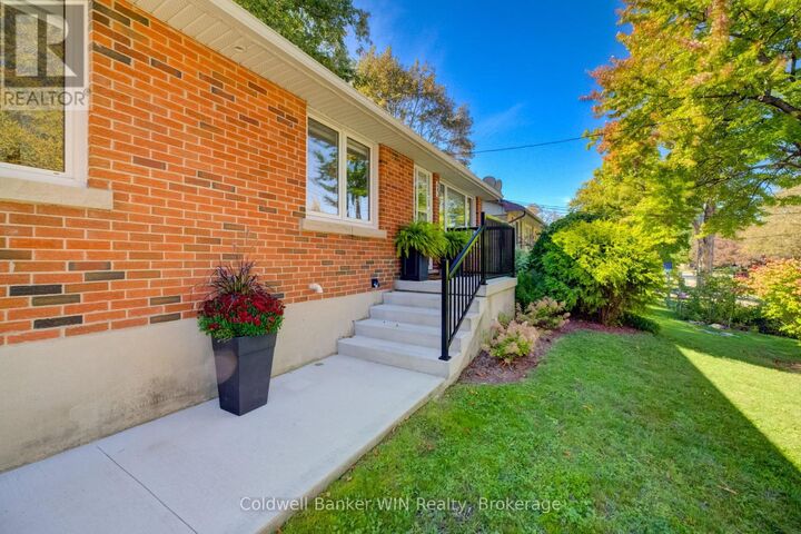Property Photo:  560 Waterloo Street  ON N0G 2L3 