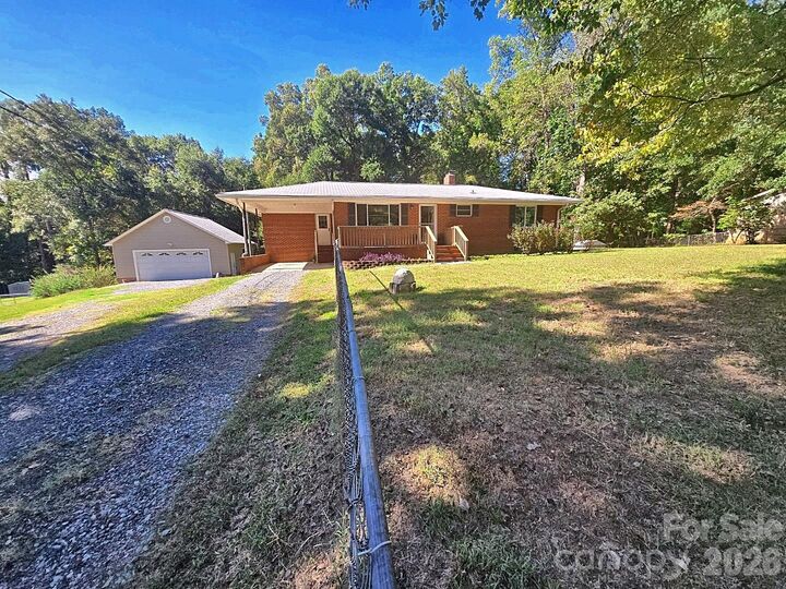 Property Photo:  1627 W Lakewood Drive  SC 29732 