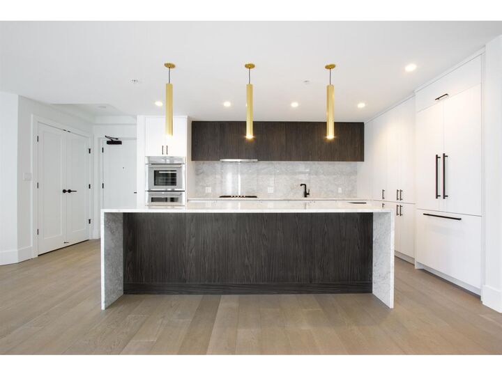 Property Photo:  14825 Thrift Avenue 703  BC V4B 2J6 