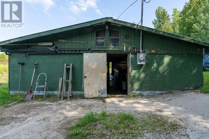 Property Photo:  548037 3rd Sideroad  ON N0H 2E0 