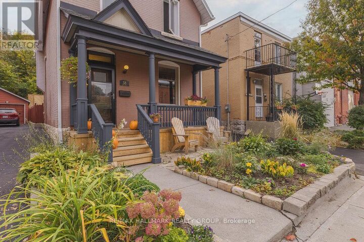 Property Photo:  38 Elm Street  ON K1R 6N1 
