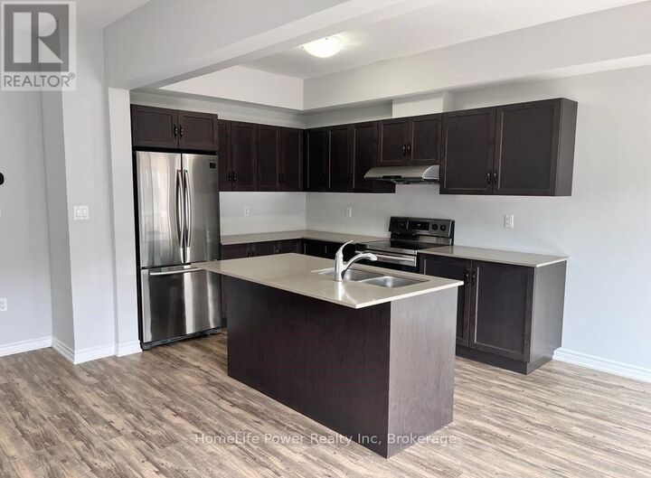 Property Photo:  324 Equestrian Way 40  ON N2E 2M6 