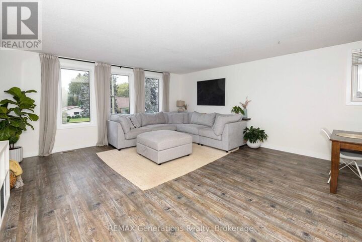 Property Photo:  282 Algoma Street North  ON P7A 5A6 