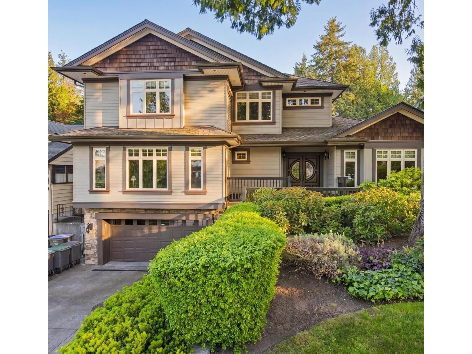Property Photo:  12536 26A Avenue  BC V4A 2M2 