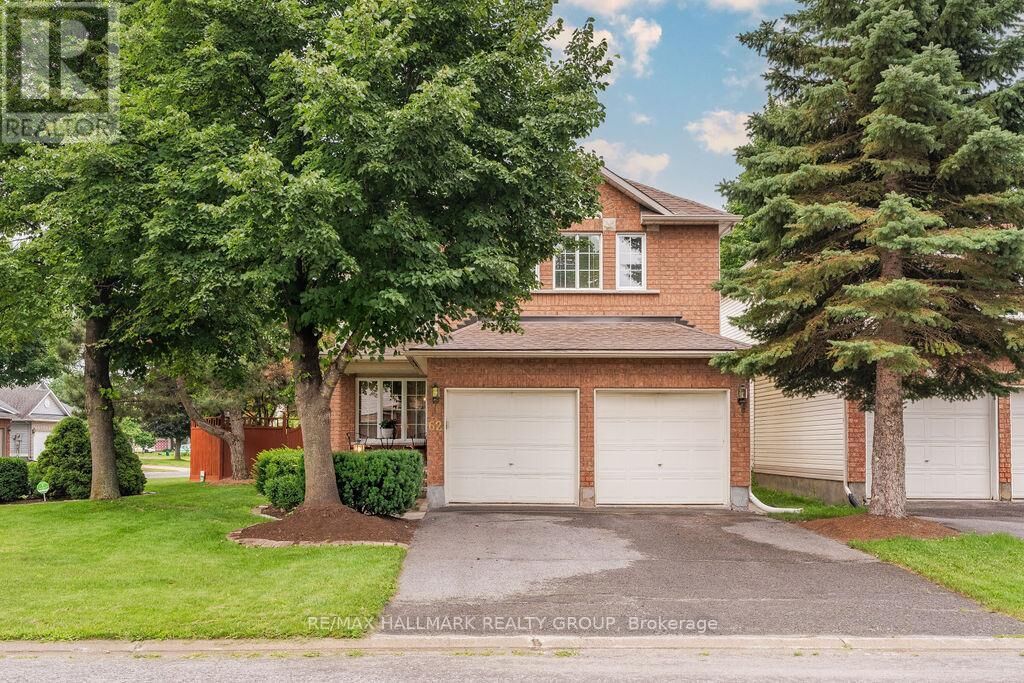 Property Photo:  62 Wittingham Drive  ON K2G 6H5 