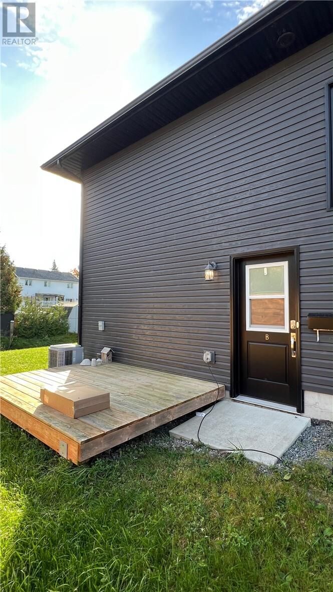 Property Photo:  148 Hollybrook Crescent Unit# Lower  ON  