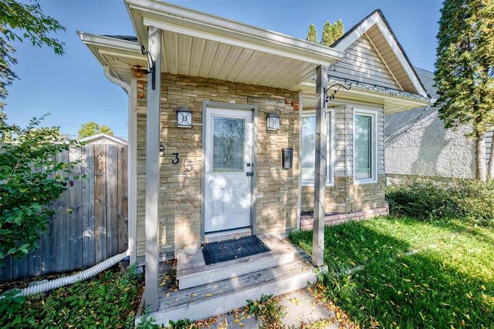Property Photo: 835 Moncton Avenue MB R2K 1Y6
