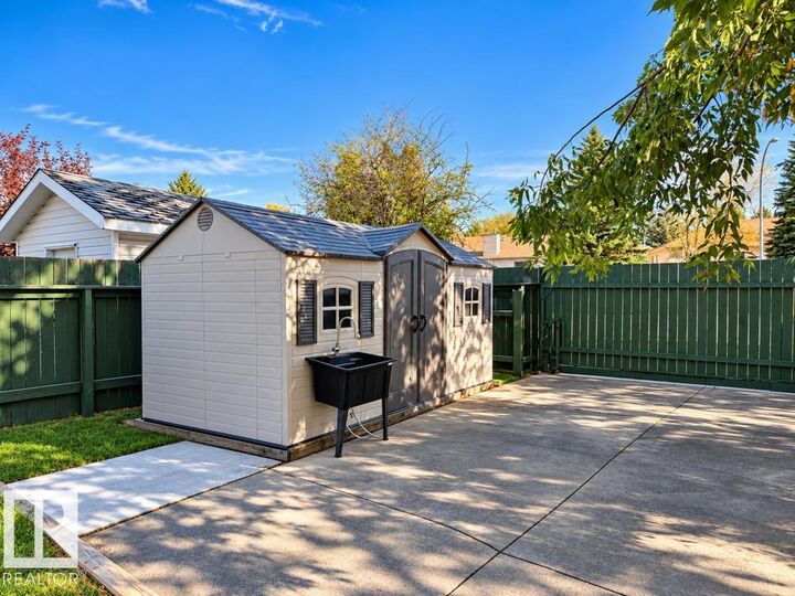 Property Photo:  1823 45 Street NW  AB T6L 2S6 