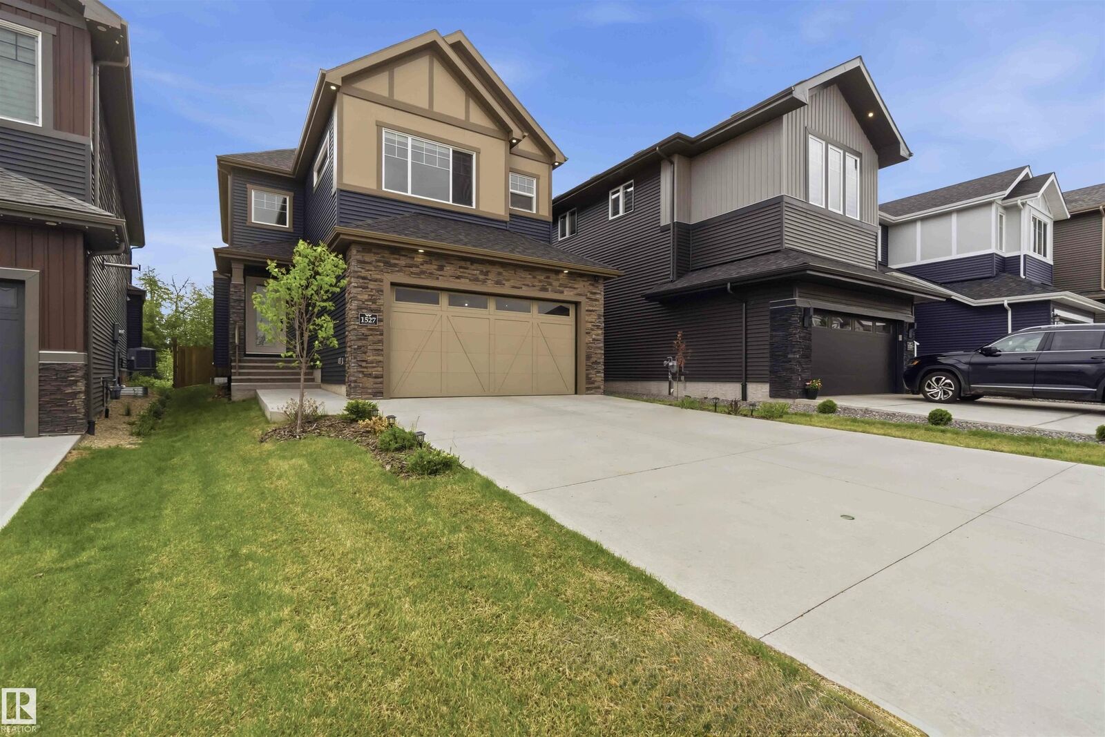 Property Photo:  1527 Esaiw Place NW  AB T6M 0E5 