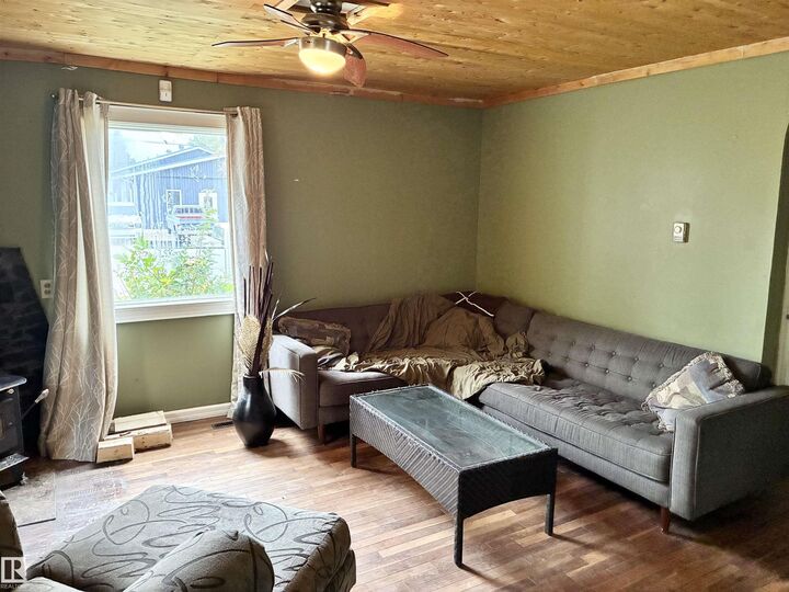 Property Photo:  5231 46 Street  AB T4V 1H4 