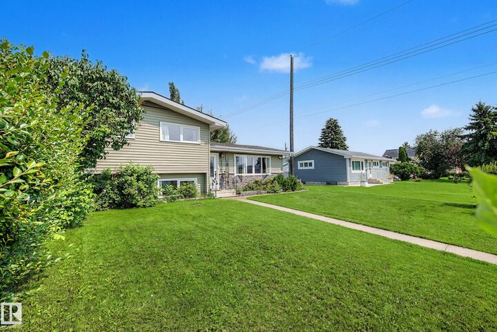 Photo de la propriété:  9516 129A Avenue NW  AB T5E 0N8 