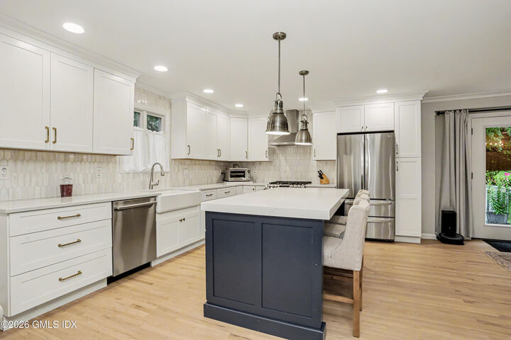 Property Photo: 25 Westview Place CT 06878