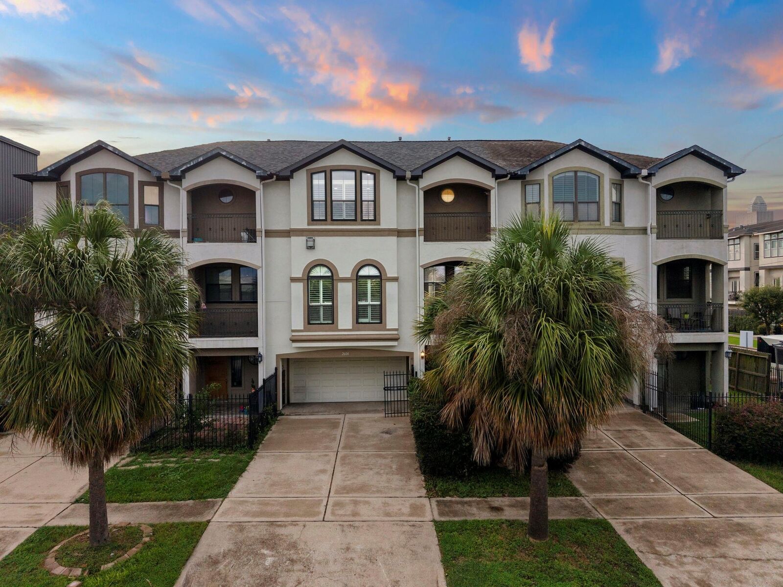 Property Photo: 2604 Chenevert Street TX 77004