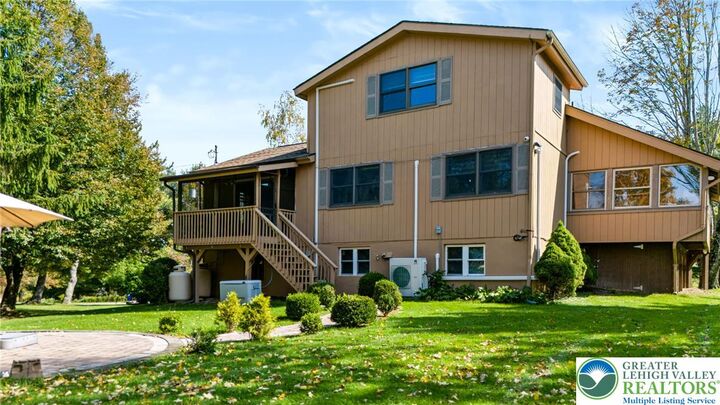 Property Photo: 1605 Ridgeview PA 18436