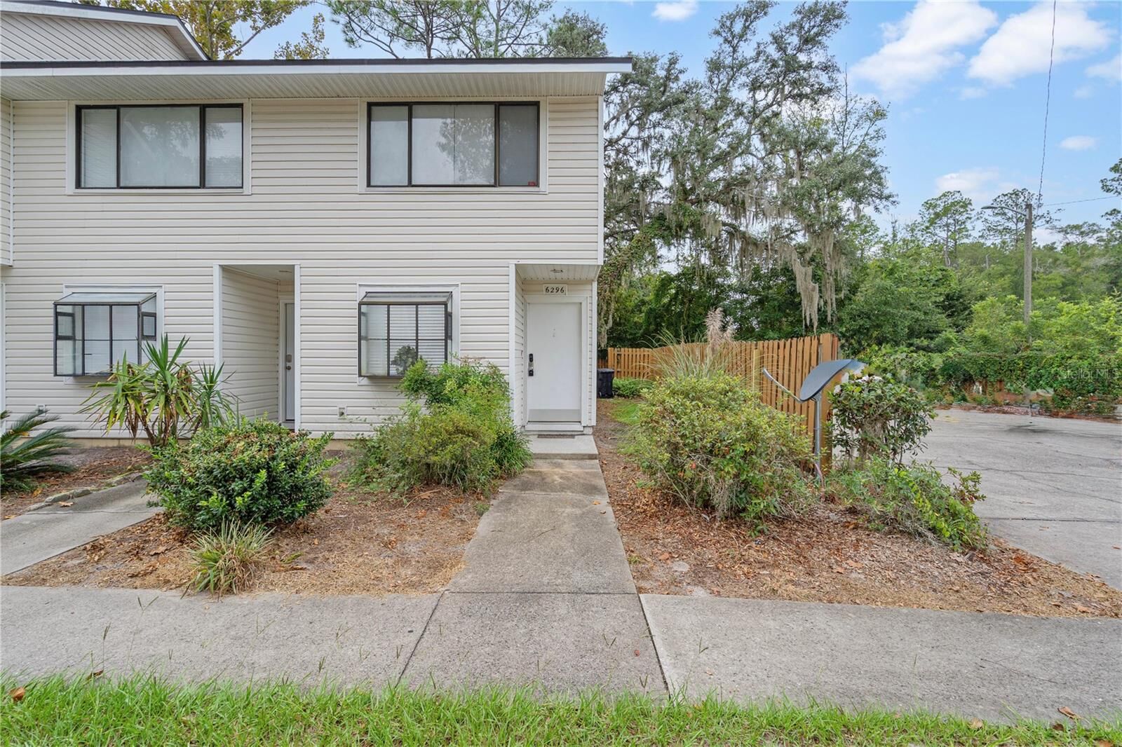 Property Photo: 6296 SW 8th Place FL 32607