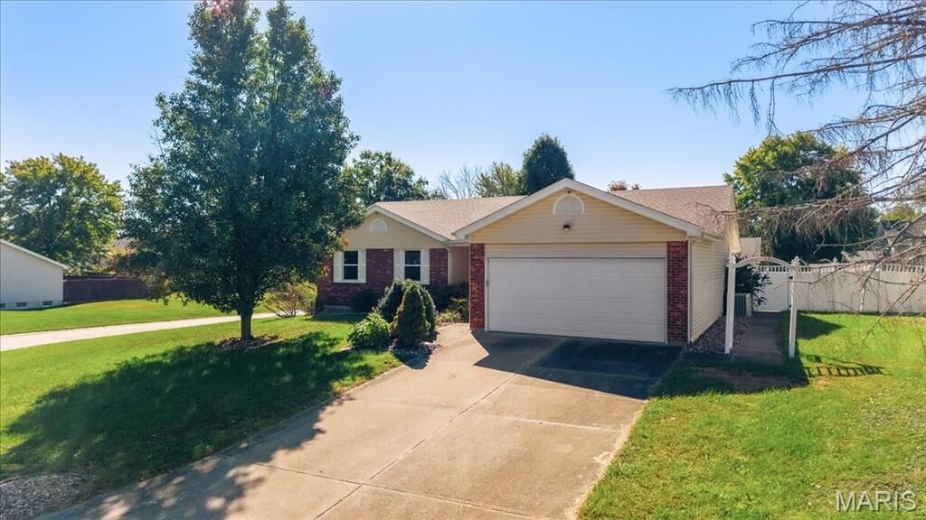 Property Photo:  935 W Weybridge Court  MO 63304 