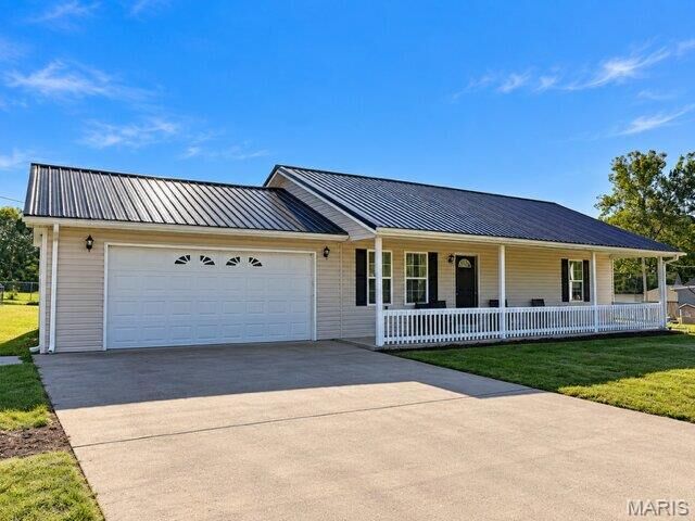 Property Photo: 802 Englehart Lane MO 63764
