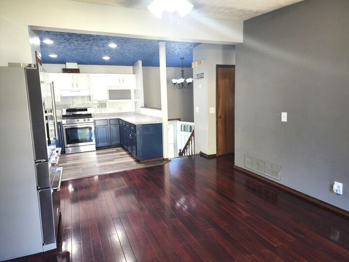 Property Photo:  903 E Liberty Street  IL 60084 