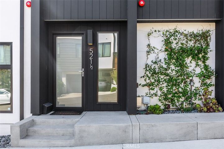 Property Photo:  521 1/2 Iris Avenue  CA 92625 