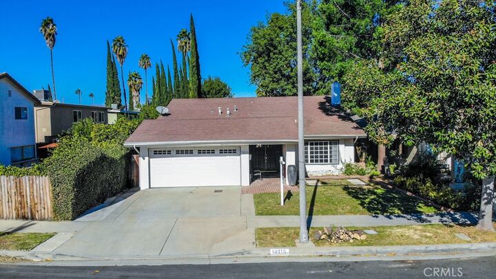 Property Photo:  18119 Calvert Street  CA 91335 
