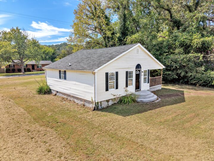 Property Photo:  3206 Dyer St  TN 37411 