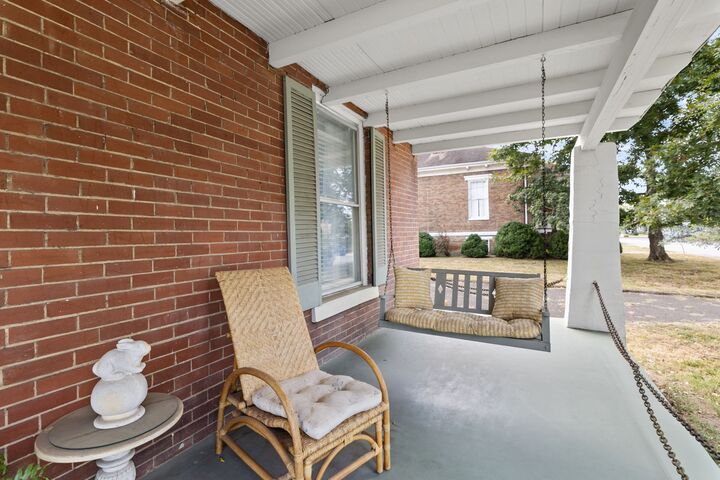 Property Photo:  616 N Jefferson St  TN 37160 