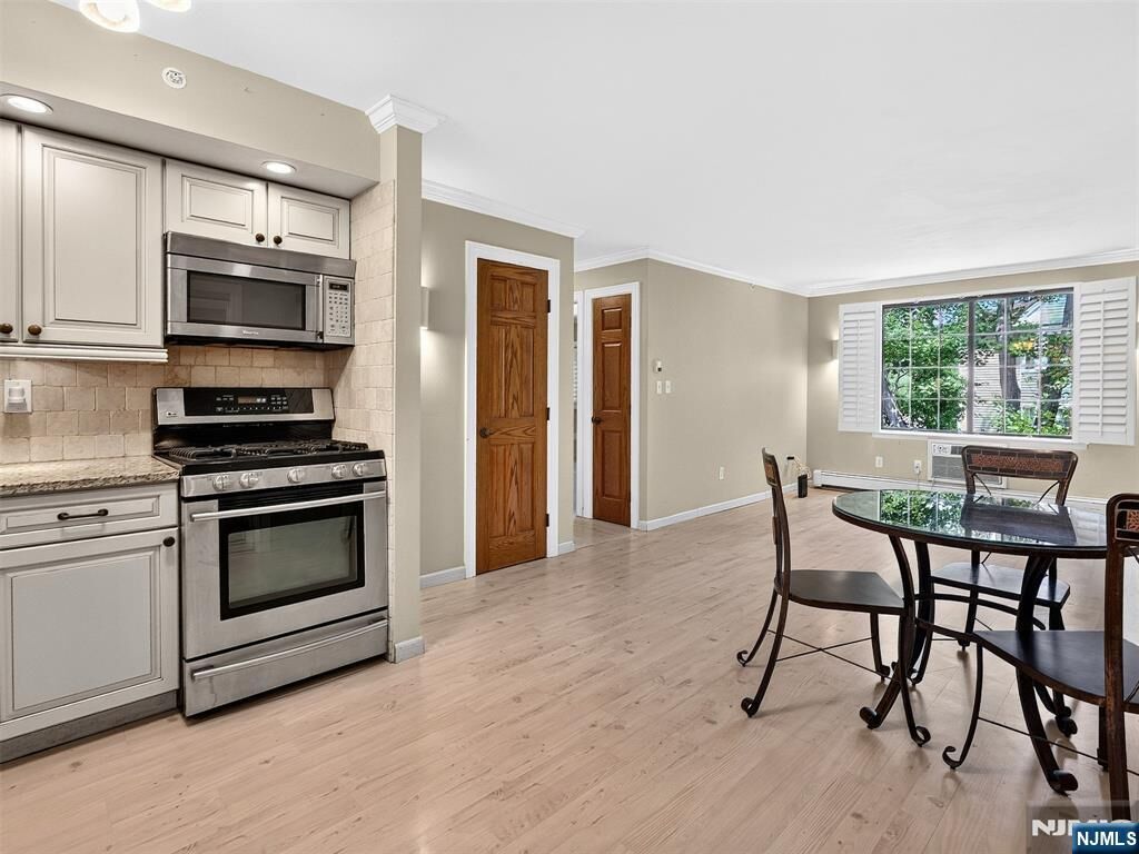 Property Photo:  1510 Faulkner Court  NJ 07430 